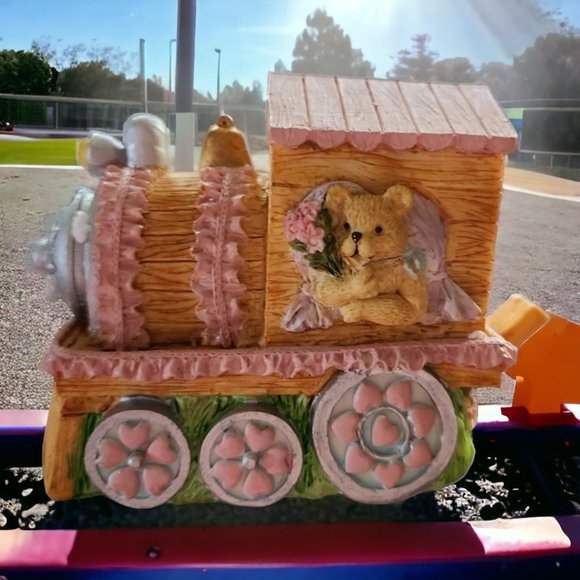 ABC DISTRIBUTING VALENTINE Waterball Snowglobe Train - Picture 2 of 12